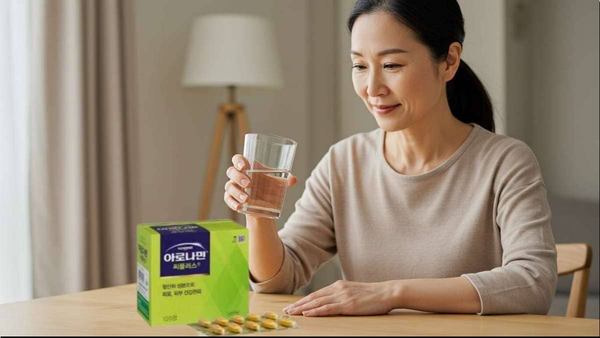 아로나민씨플러스 효능 및 주요 성분, 복용법과 부작용아로나민씨플러스, 아로나민씨플러스 복용하는 중년 여성 사진